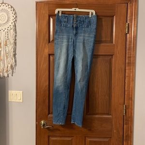 Medium washed blue jeans